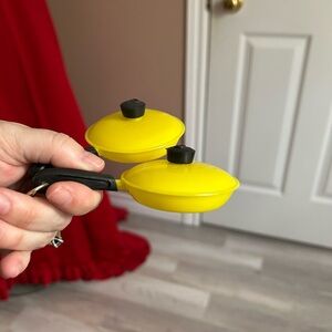 4/$100 Mini Yellow Pan salt and pepper shakers 💛